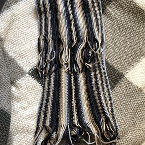 Knit scarf